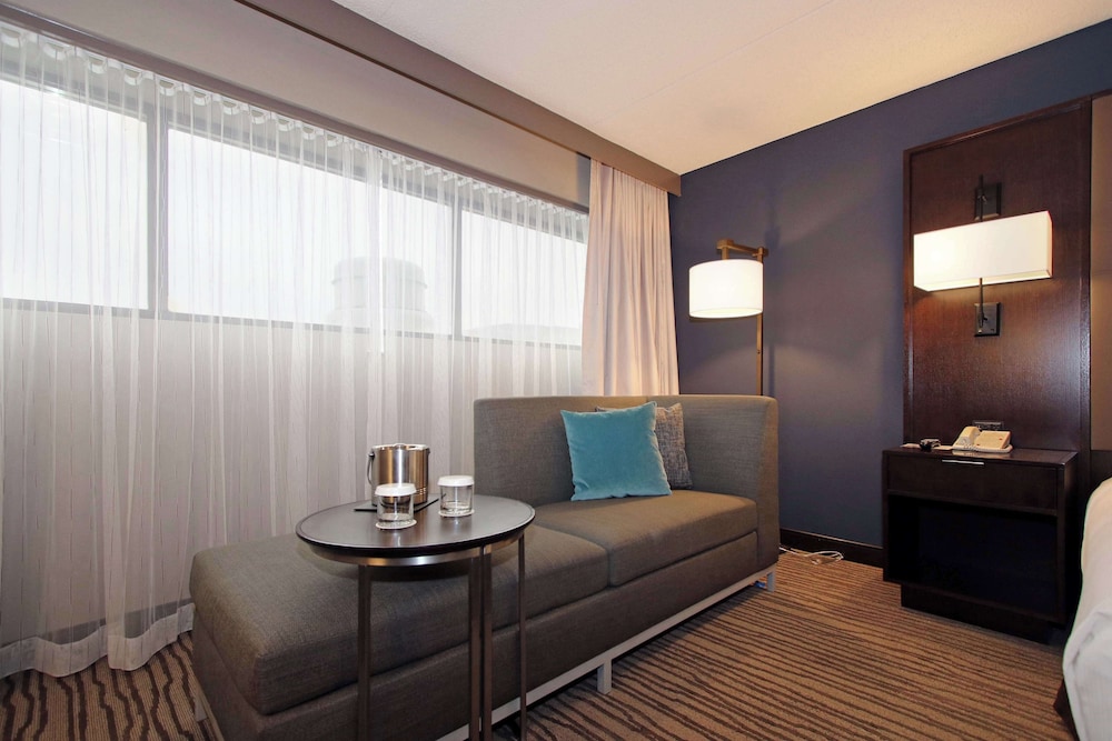 DoubleTree by Hilton Hotel Newark Airport - photo 24