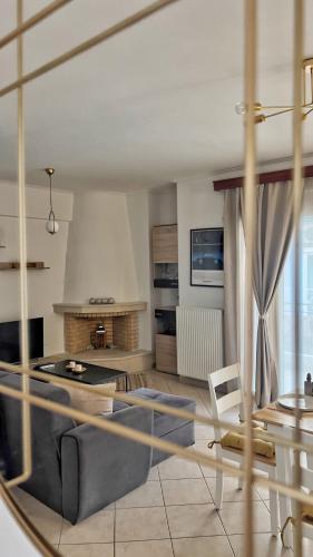 H&H Cozy Retreat Fireplace And Parking — 4-Star Luxury Hotel in Piraeus, Greece