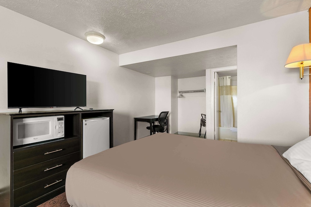 Americas Best Value Inn Lincoln - photo 16