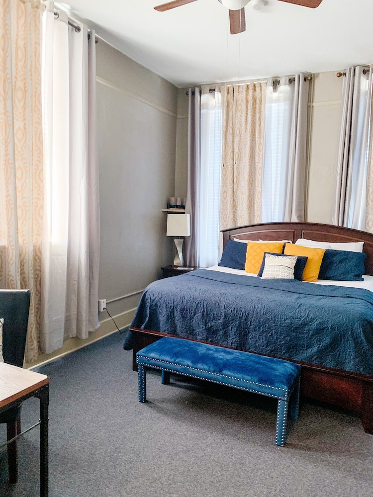The Loft on the Square Guest Suites - photo 6