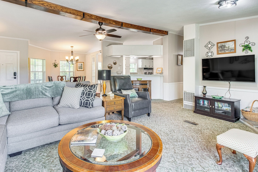 4 Mi to Norfork Lake: Country Stay w Farm Views — hotel in Elizabeth