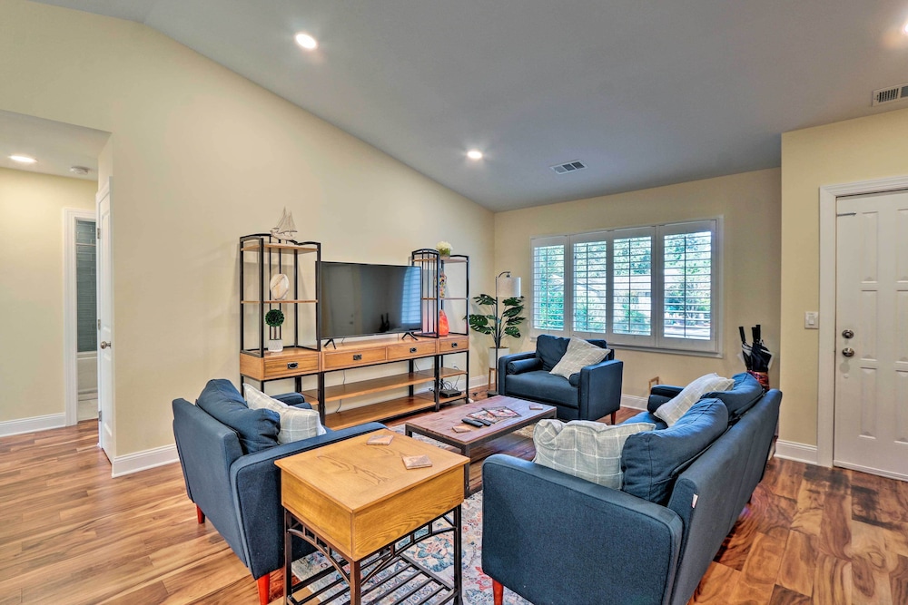 2 Mi to Beach Sea Pines Resort Home w Large Yard - photo 5