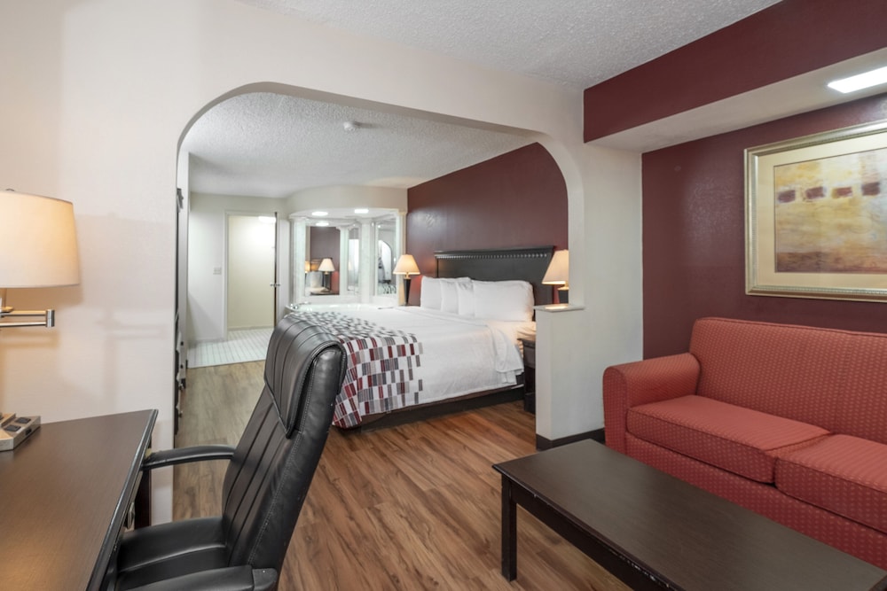 Red Roof Inn & Suites Oxford - photo 7