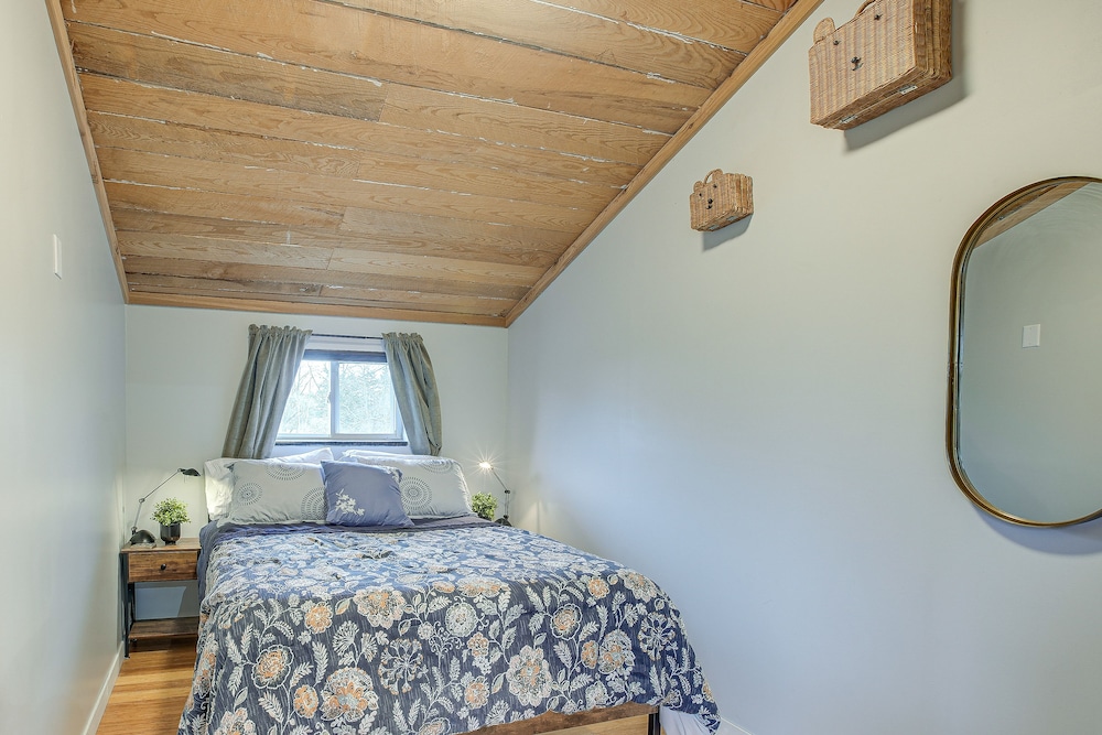 Homey Galloway Getaway on Private 7 acre Farm - photo 4