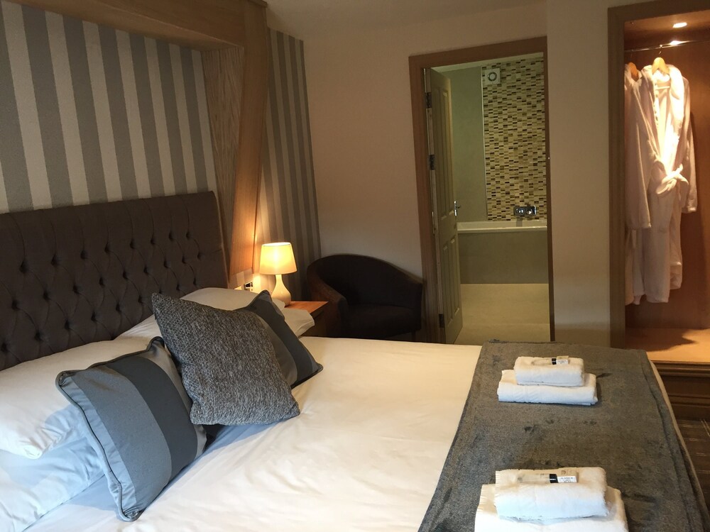 Nithsdale Hotel — hotel in Sanquhar