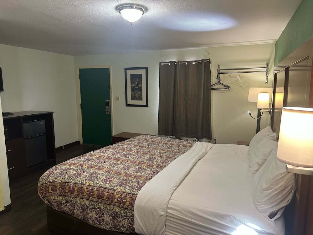 Hillcrest Motel By OYO Aurora IN Near Lawrenceburg - photo 7