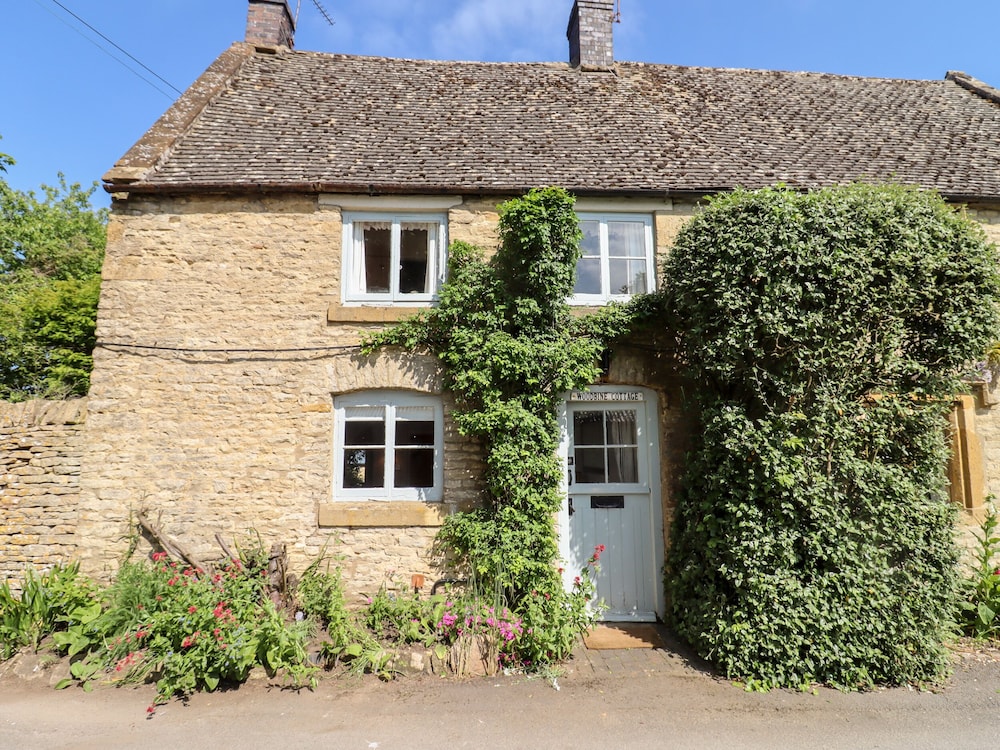 Woodbine Cottage — 4-Star Luxury Hotel in Moreton In Marsh, United Kingdom