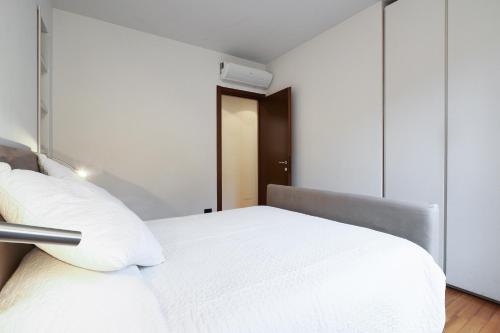 Hacca Collection Brera & Fashion District Bright 2br Apt — 4-Star Luxury Hotel in Milan, Italy