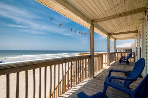 Absolute Beach by Oak Island Accommodations - photo 19