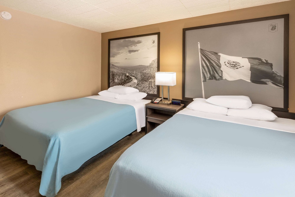Super 8 by Wyndham Laredo - photo 14