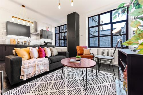 Trendy and Eccentric Flat in Hackney — 4-Star Luxury Hotel in London, United Kingdom