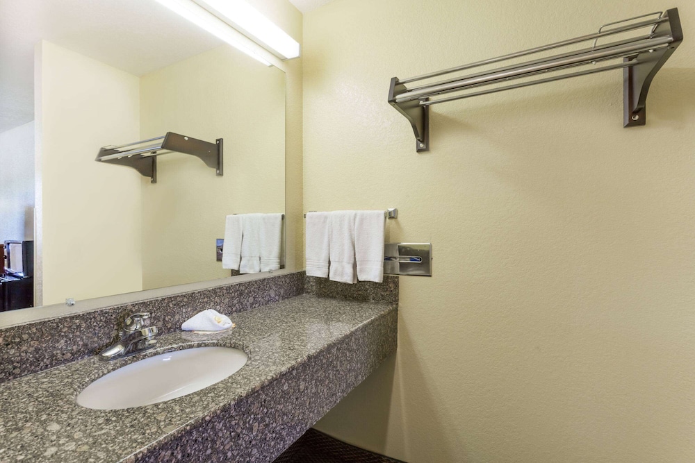 Days Inn by Wyndham Fordyce - photo 24