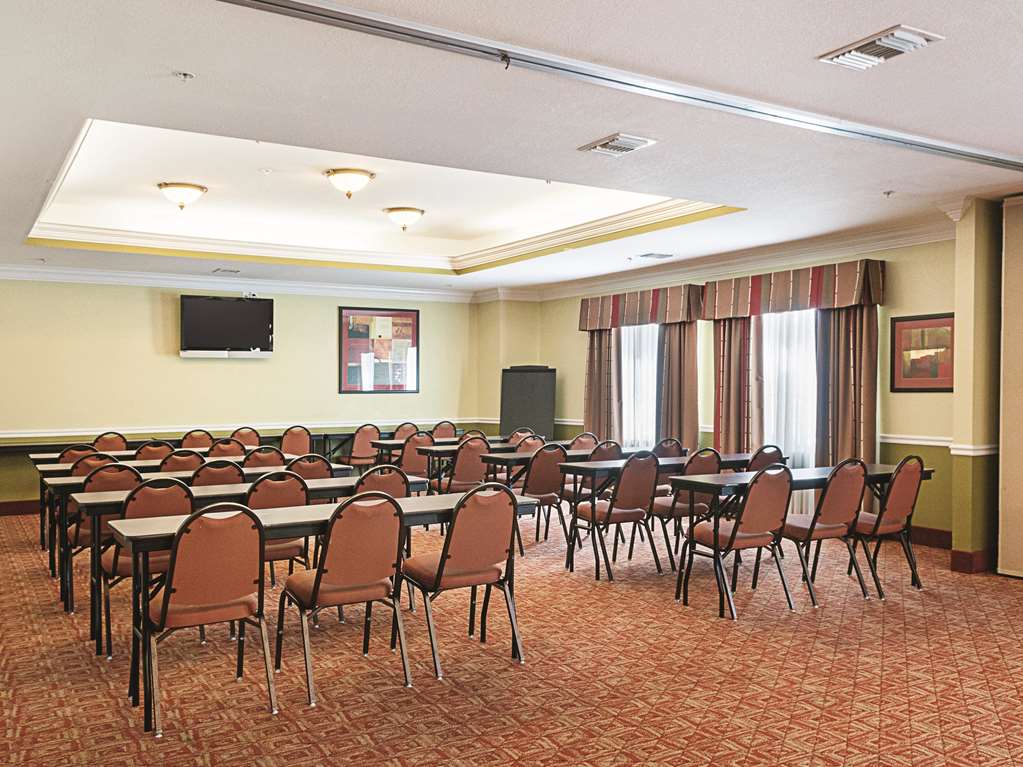 La Quinta Inn & Suites by Wyndham Slidell North Shore Area - photo 32