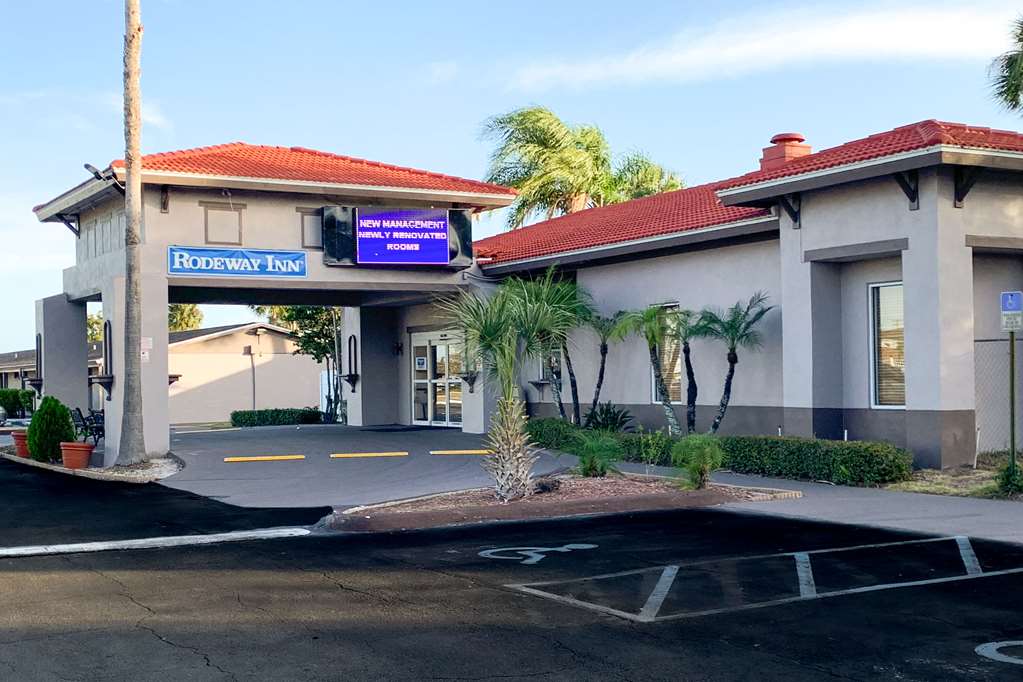 Rodeway Inn Sun City Center pet-friendly hotel Sun City Center
