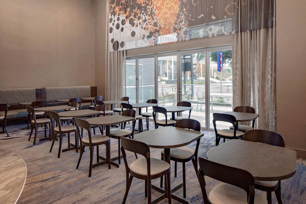 Courtyard by Marriott Dallas Downtown Reunion District - photo 18