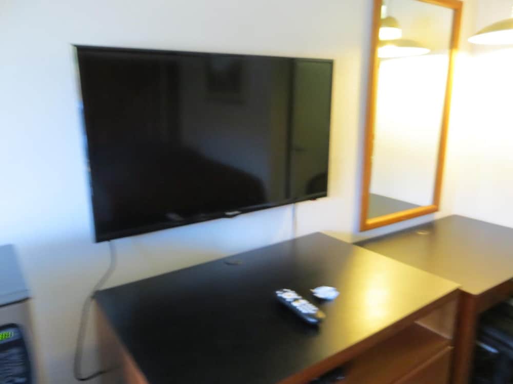 Riverside Inn & Suites - photo 21