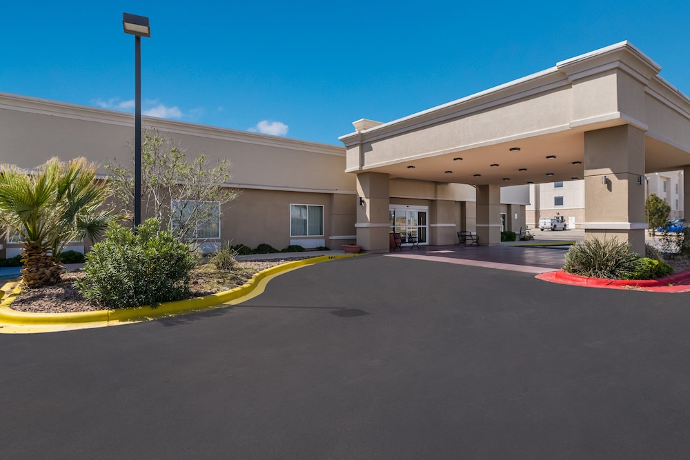 Red Roof Inn Pecos - photo 32