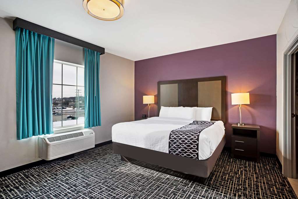 La Quinta Inn & Suites by Wyndham York - photo 28