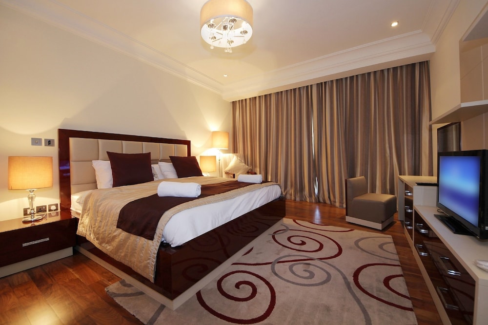 Private Beach Residence with beautiful pool — 4-Star Luxury Hotel in Dubai, United Arab Emirates