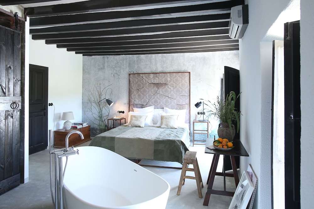 Finca Legado Ibiza pet-friendly hotel Santa Eularia Des Riu