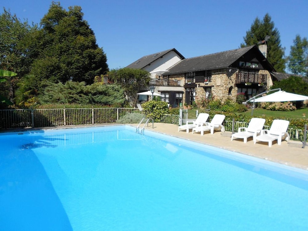 Villa With 8 Bedrooms in Haut de bosdarros With Private Pool Furnished Garden and Wifi 130 km From the Beach — 4-Star Luxury Hotel in Bordes, France