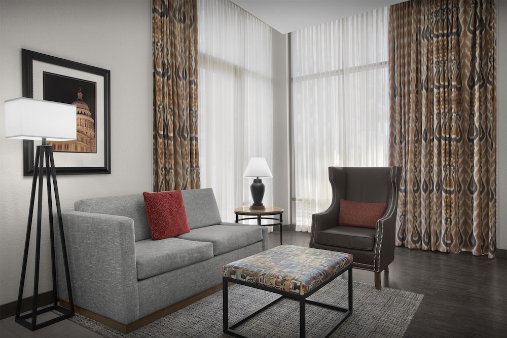 Hampton Inn & Suites Austin @ The University Capitol - photo 21