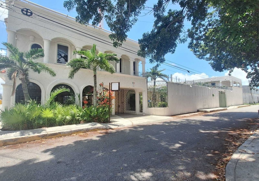 Capital O Hotel Rolovi Cancun