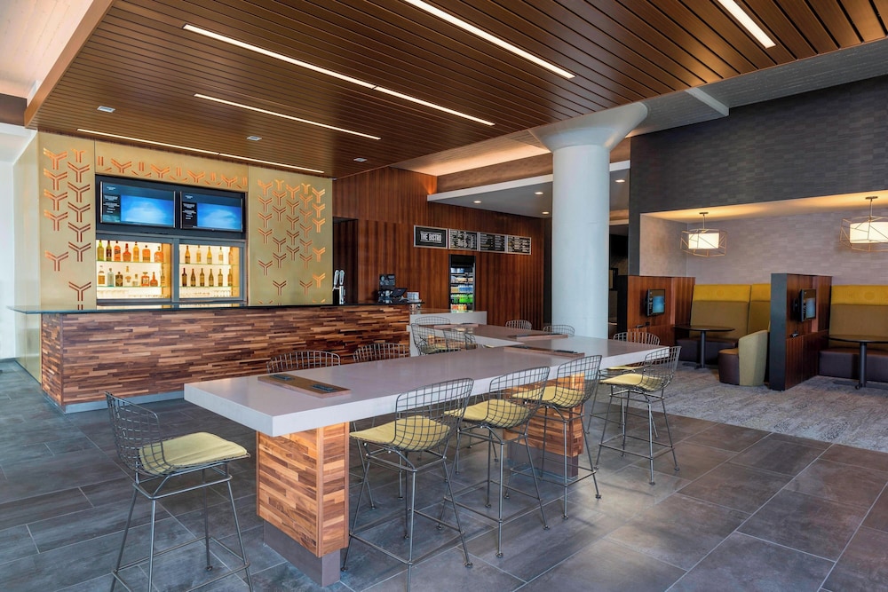 Courtyard By Marriott Waterloo Cedar Falls — Waterloo