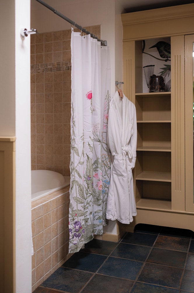 Highland Haven Creekside Inn - photo 130