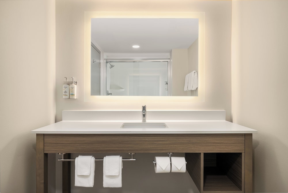Holiday Inn Express Fayetteville Fort Bragg by IHG - photo 18