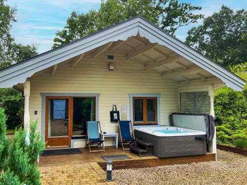 Restful Lodge Great Ayton with hot tub and on site bistro