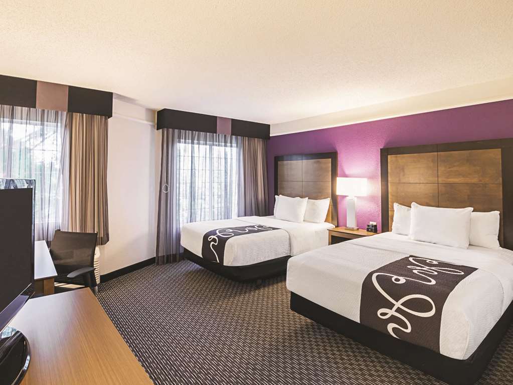 La Quinta Inn & Suites by Wyndham Fort Worth North - photo 14