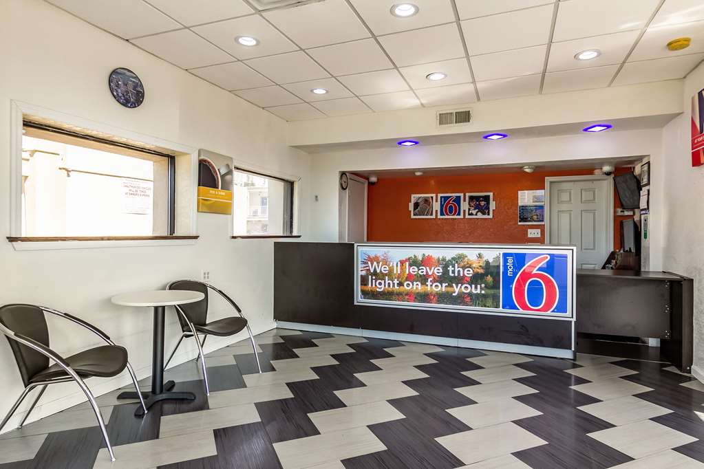 Motel 6 Elizabeth NJ Newark Liberty Intl Airport - photo 25