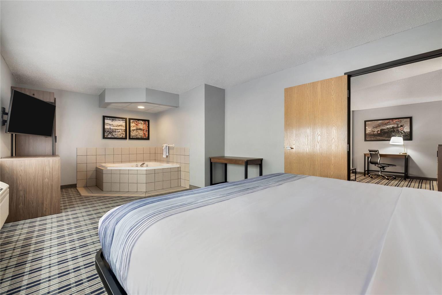 AmericInn by Wyndham Aberdeen Event Center - photo 30