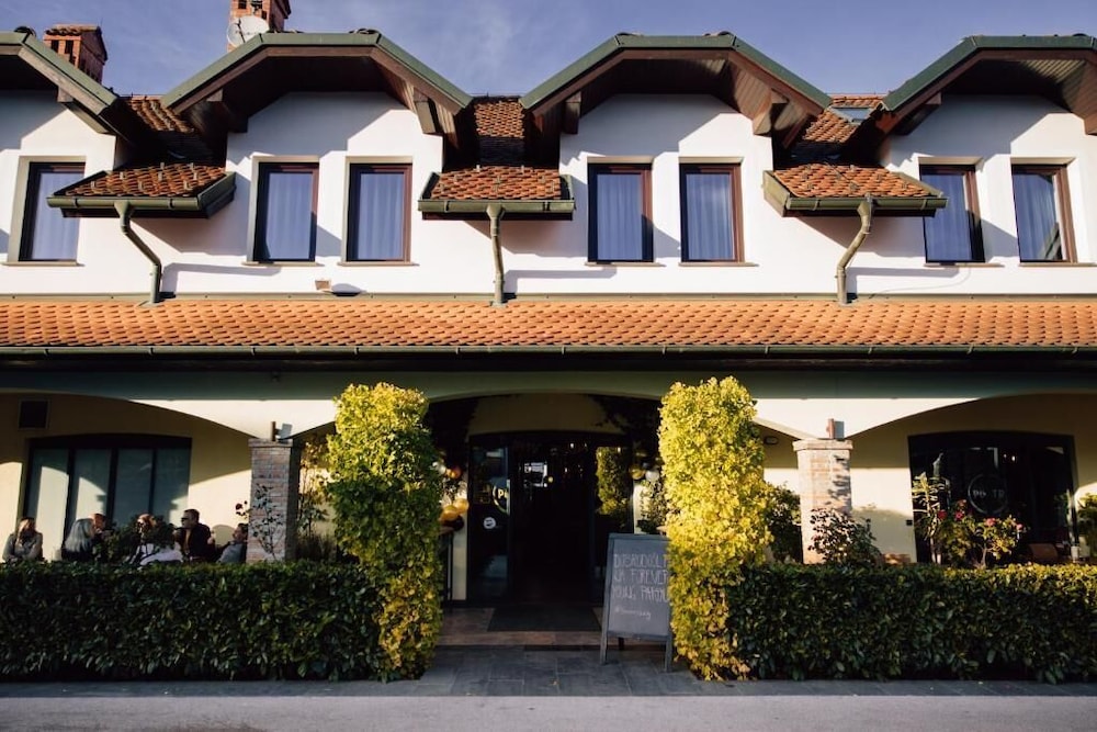 Hiša Putr — 4-Star Luxury Hotel in Trzin, Slovenia