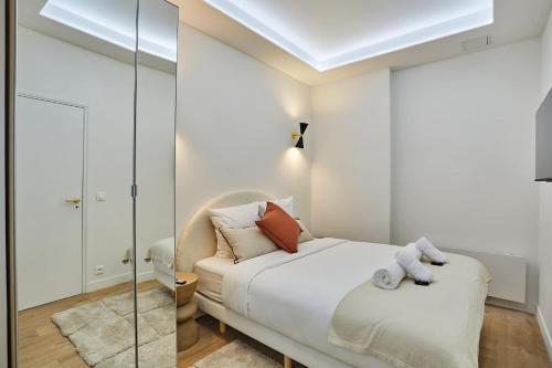 Charming Flat Jardin du Luxembourg Montparnasse — 4-Star Luxury Hotel in Paris, France
