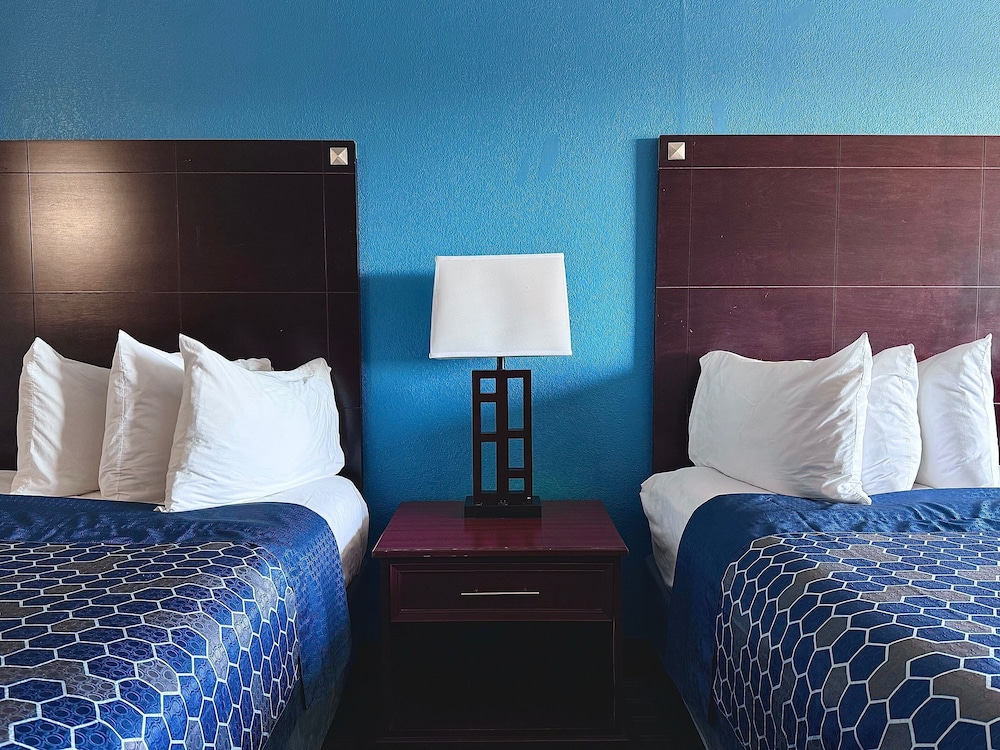 Economy Inn & Suites Cedar Rapids - photo 8
