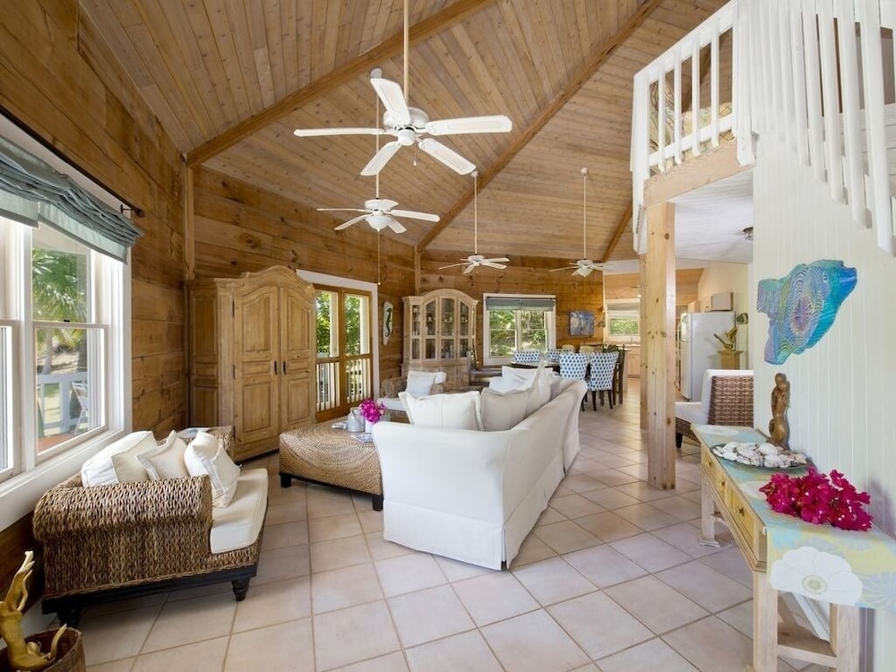 Shangri la by Eleuthera Vacation Rentals — 4-Star Luxury Hotel in Governor's Harbour, Bahamas