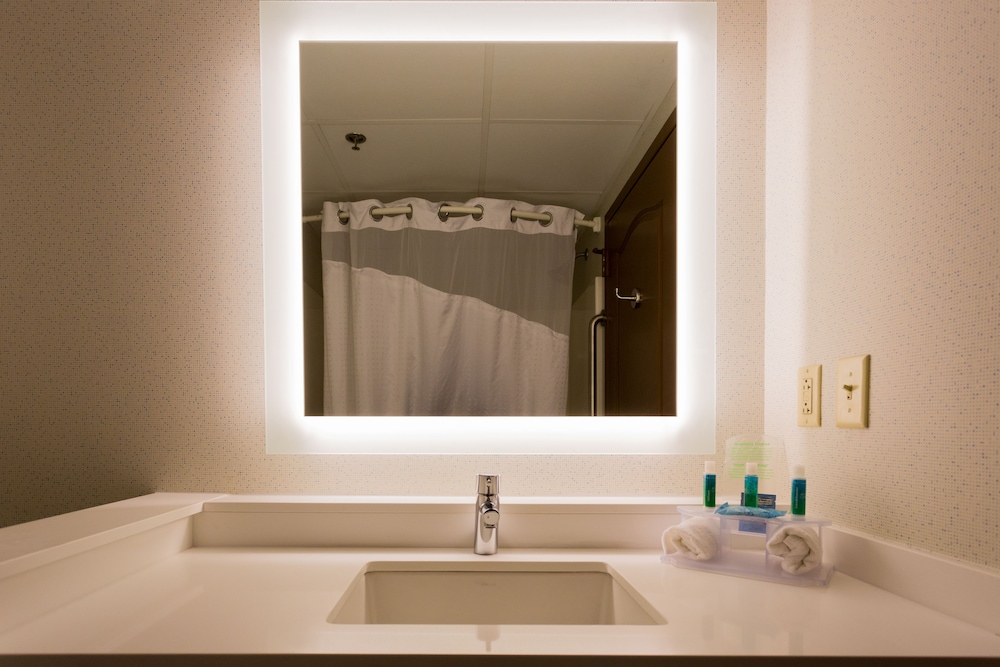Holiday Inn Express & Suites Reading by IHG - photo 24