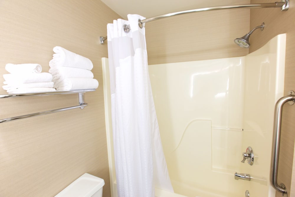 Holiday Inn Express Fargo West Acres by IHG - photo 34