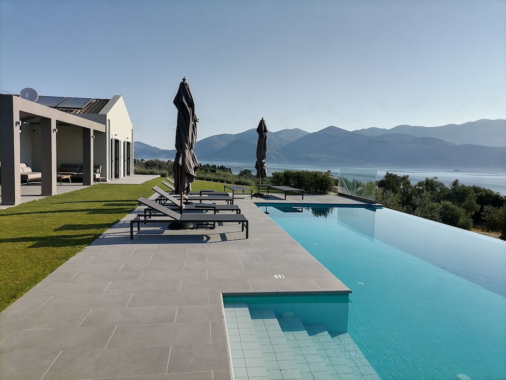 Alekos Beach Houses Elia Villas — 4-Star Luxury Hotel in Lixouri, Greece