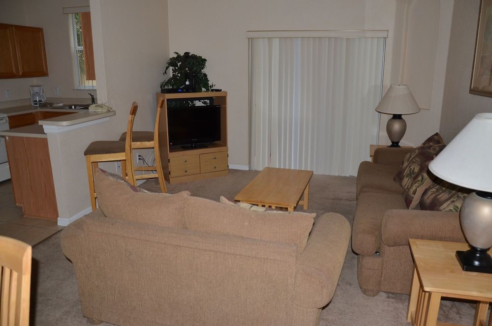 Traditional 4 Bed 3.5 Bath Townhome - photo 14