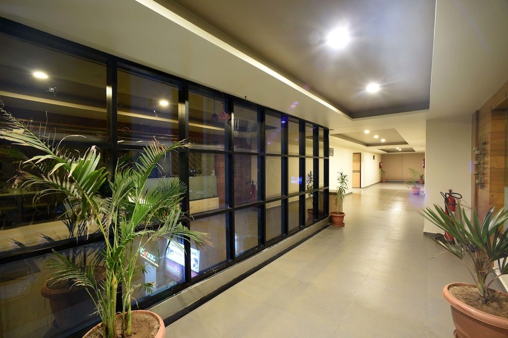 Hotel Middle Town in Gandhinagar, India