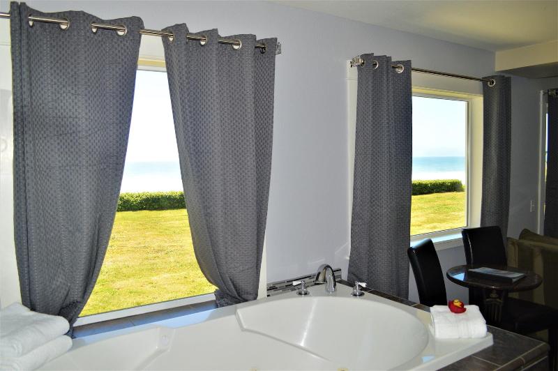 Starfish Manor Oceanfront Hotel - photo 9