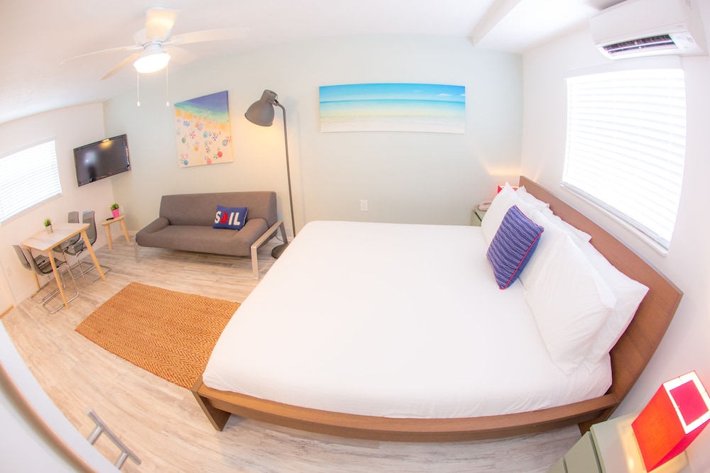 St Pete Beach Suites - photo 20