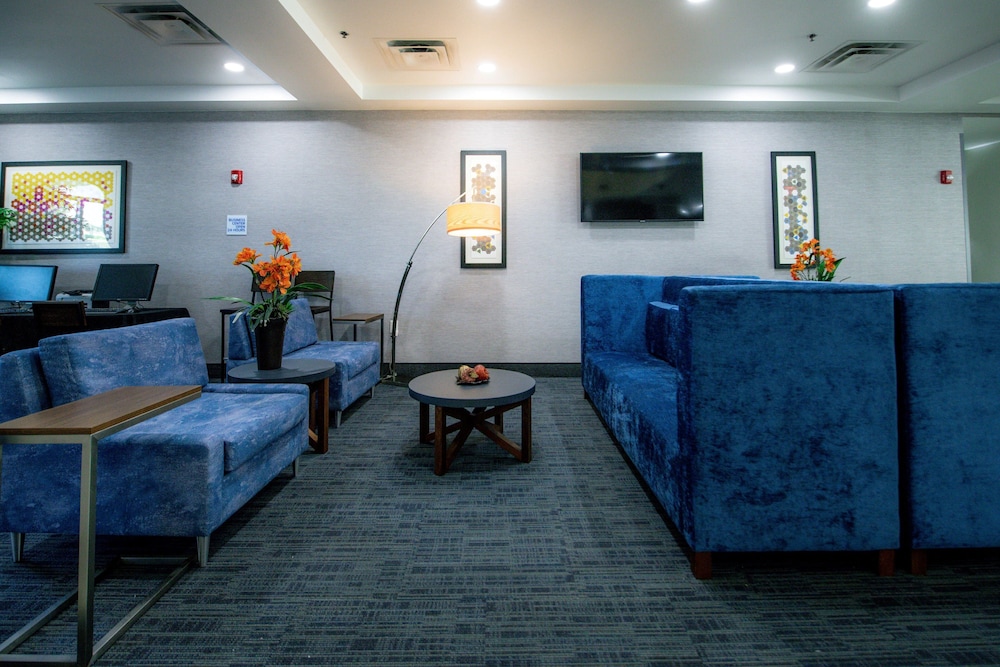 Holiday Inn Express Hotel & Suites Kansas City Grandview by IHG - photo 52