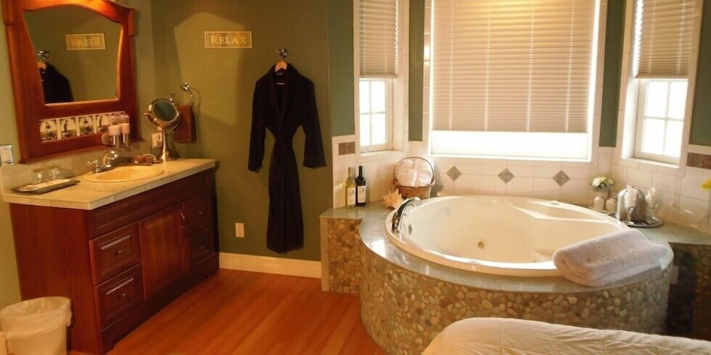 The Collins Inn and Seaside Cottages - photo 56