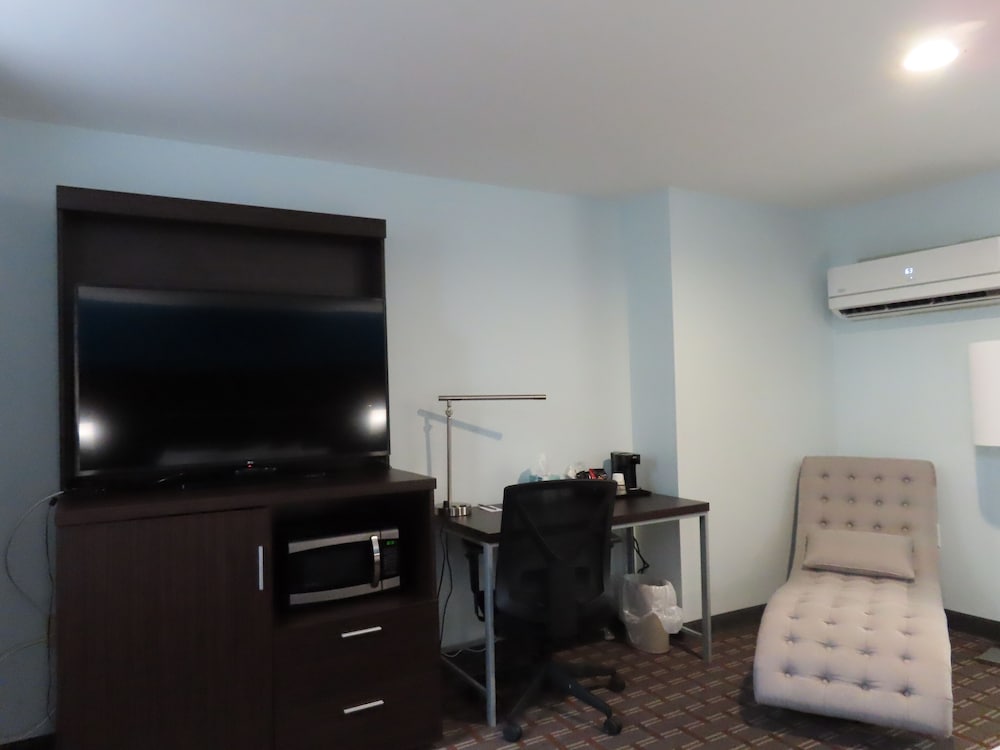 St. Charles Hotel - photo 28