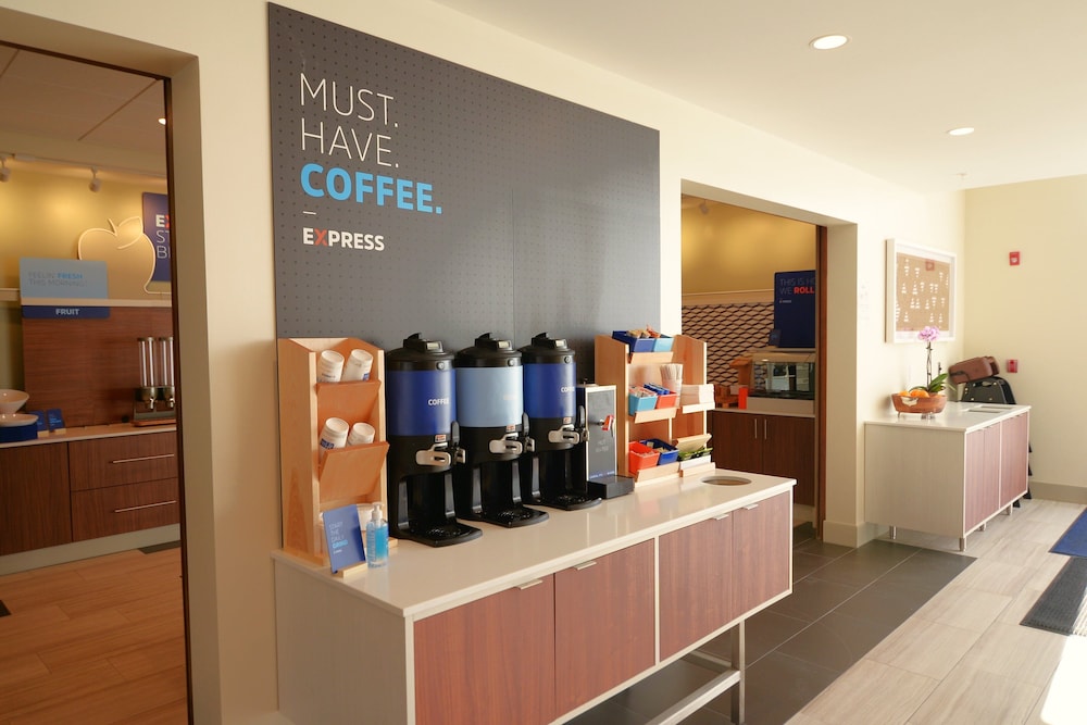 Holiday Inn Express & Suites Onalaska La Crosse Area by IHG - photo 37