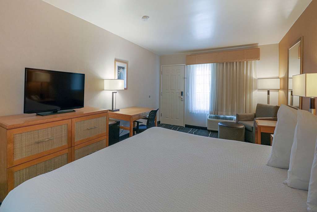 Ramada by Wyndham Costa Mesa Newport Beach - photo 10